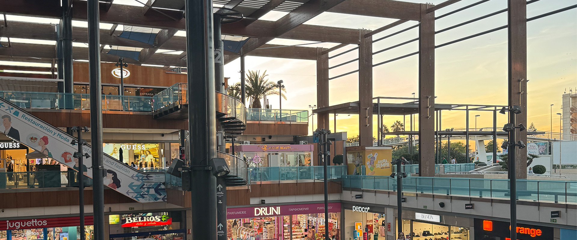 Centro Comercial en Torrevieja: compras, ocio y restauración en Habaneras